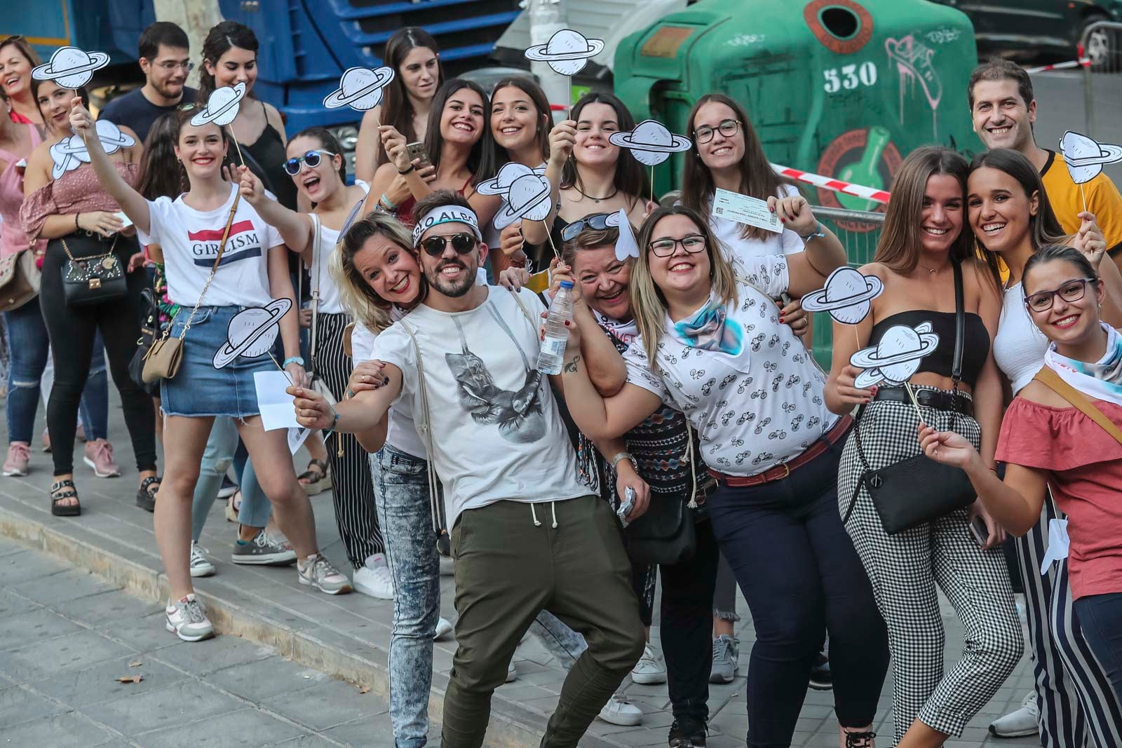 Colas interminables para acceder al concierto del cantante malagueño