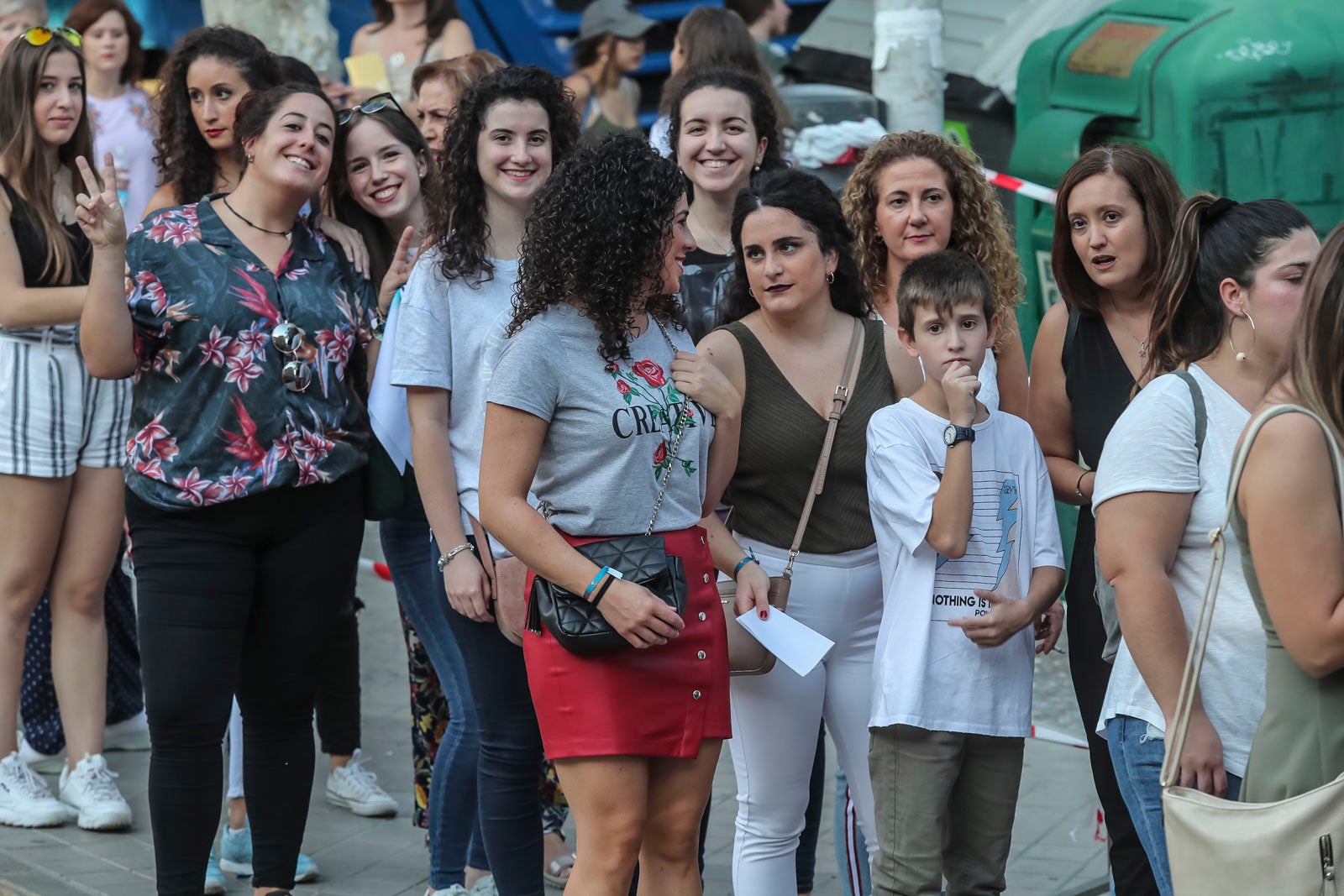 Colas interminables para acceder al concierto del cantante malagueño