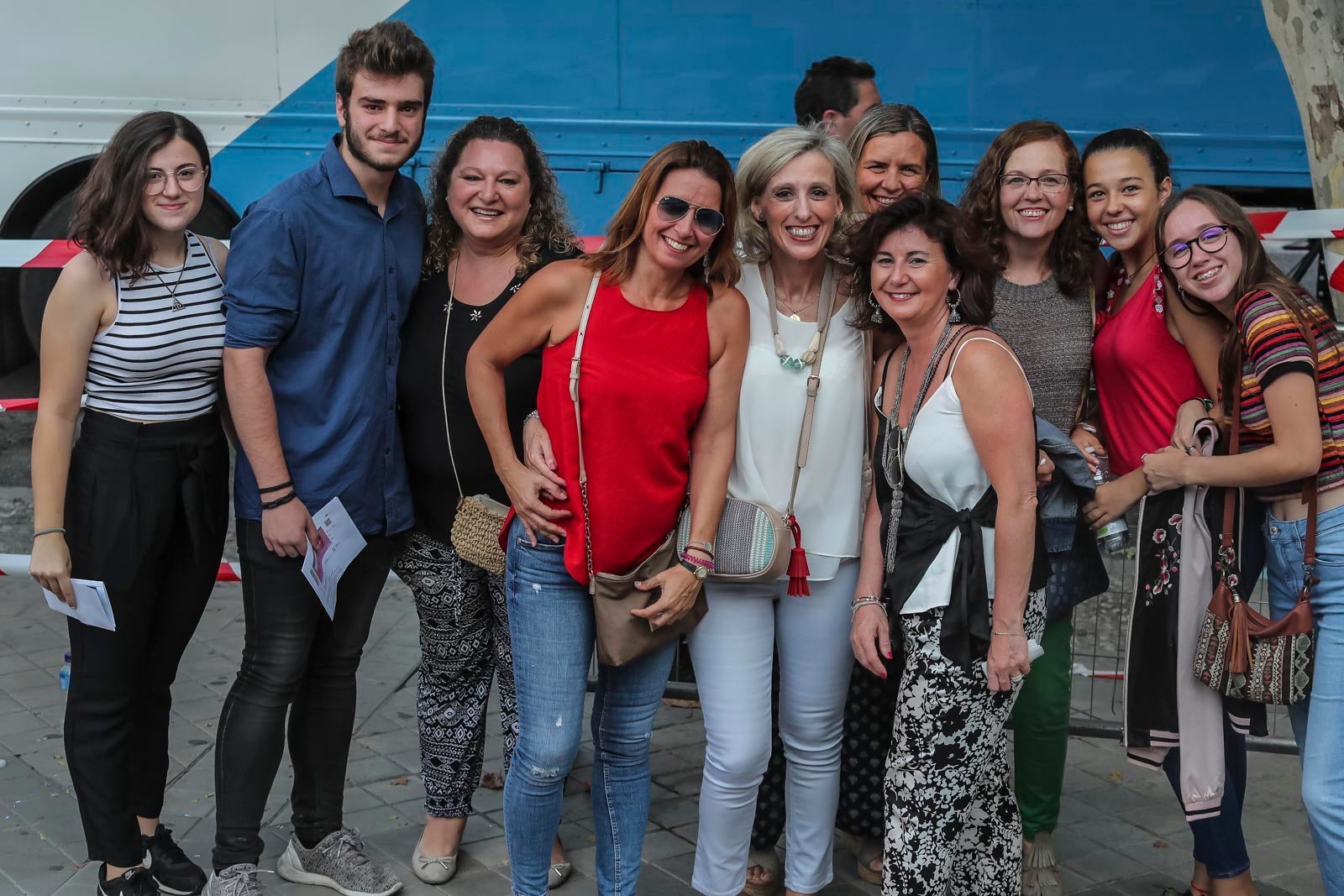 Colas interminables para acceder al concierto del cantante malagueño