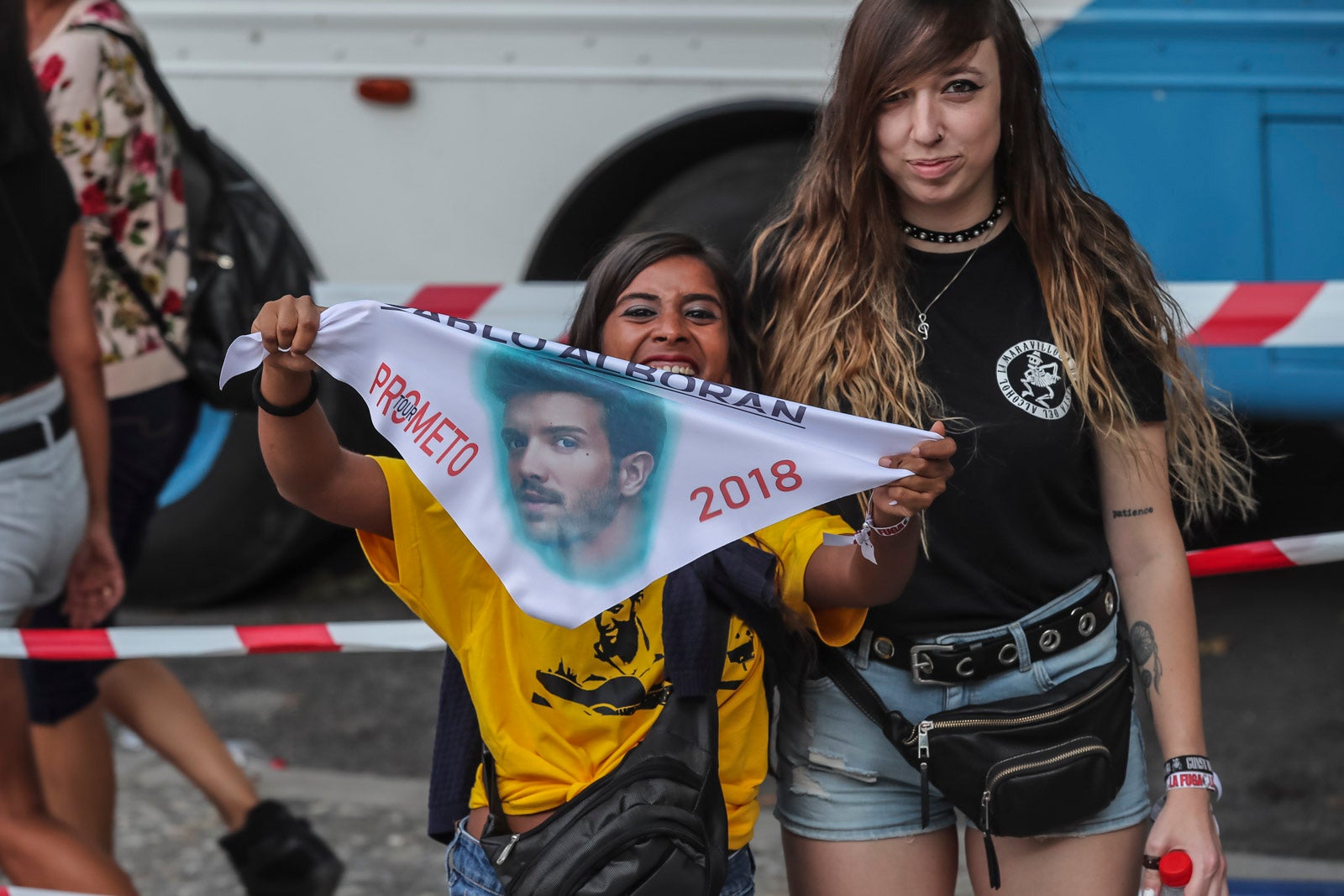 Colas interminables para acceder al concierto del cantante malagueño