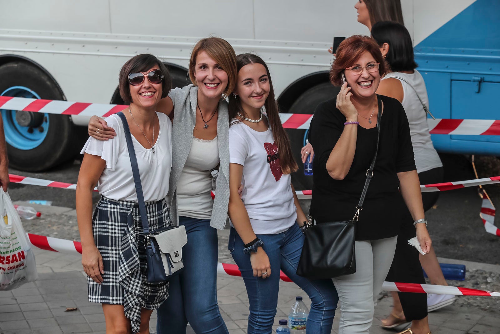 Colas interminables para acceder al concierto del cantante malagueño