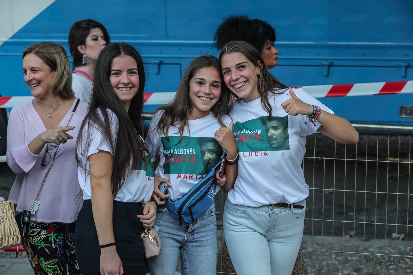 Colas interminables para acceder al concierto del cantante malagueño