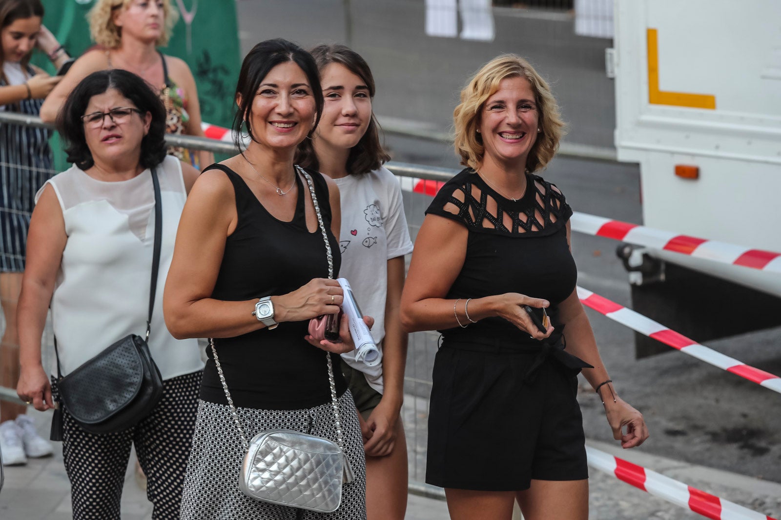 Colas interminables para acceder al concierto del cantante malagueño