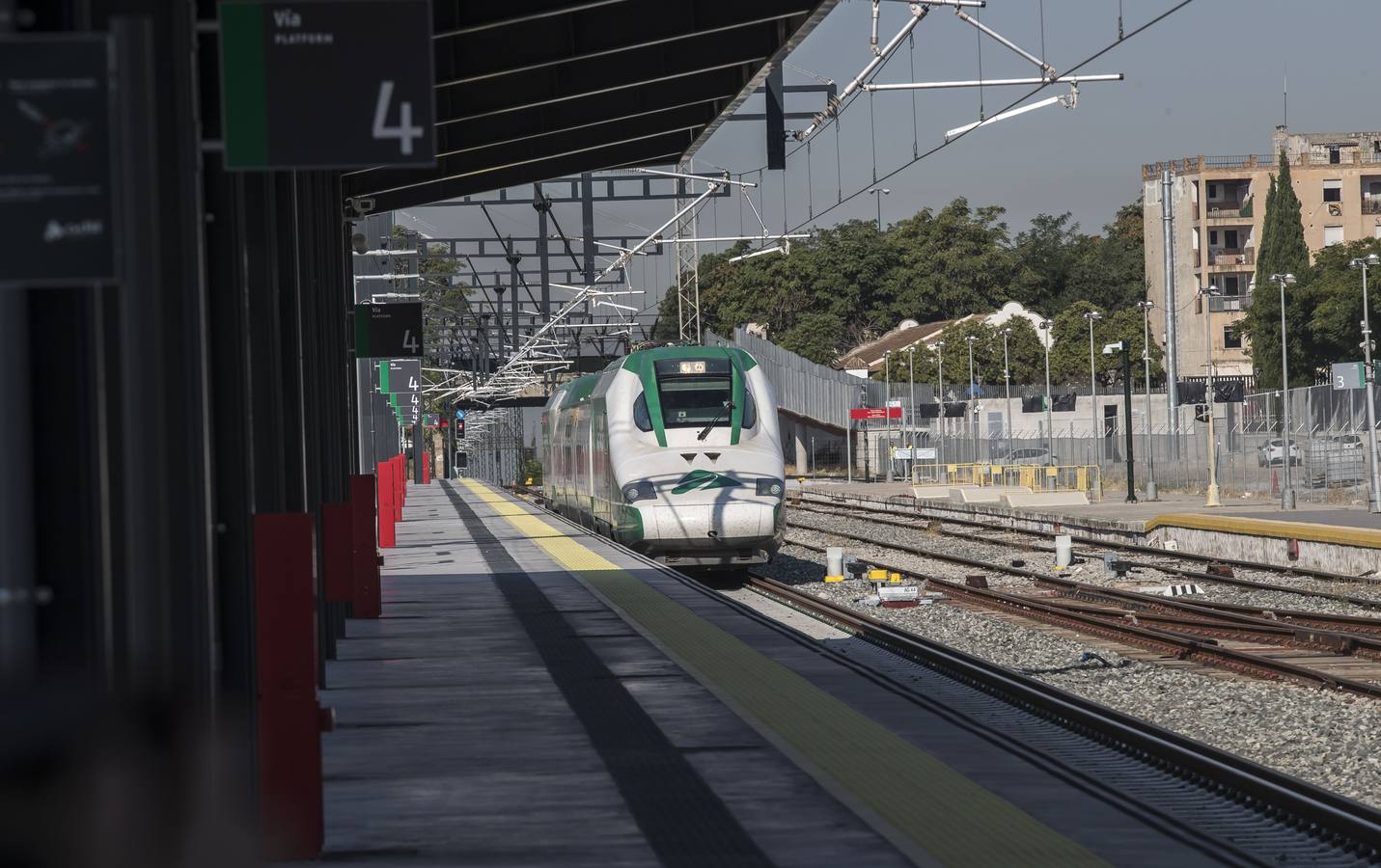 Las autoridades han visitado el nuevo espacio de Andaluces que acogerá a los viajeros del AVE