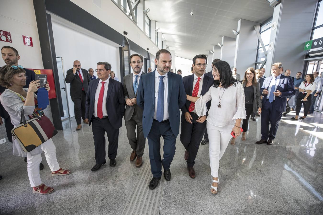Las autoridades han visitado el nuevo espacio de Andaluces que acogerá a los viajeros del AVE