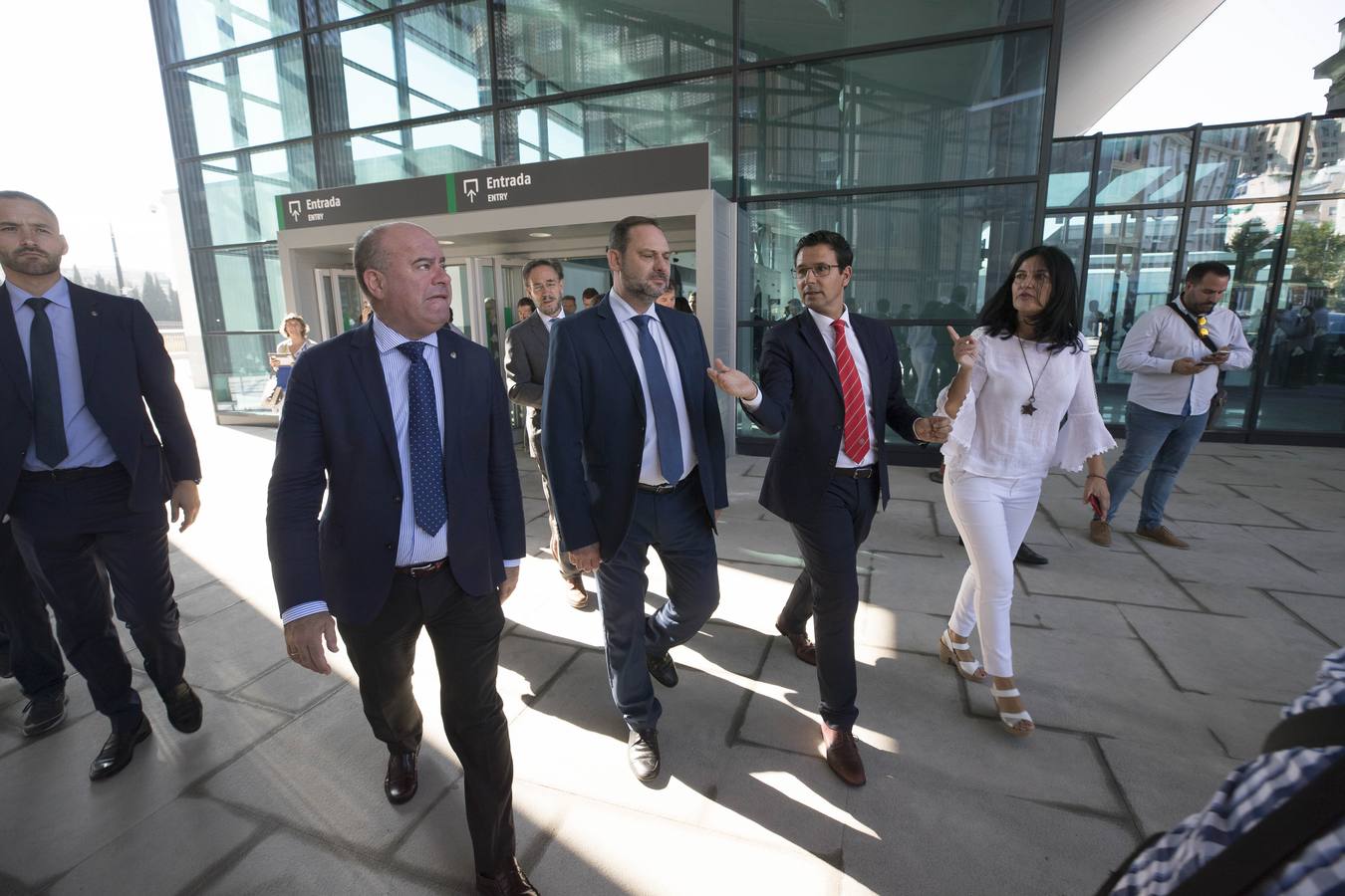 Las autoridades han visitado el nuevo espacio de Andaluces que acogerá a los viajeros del AVE