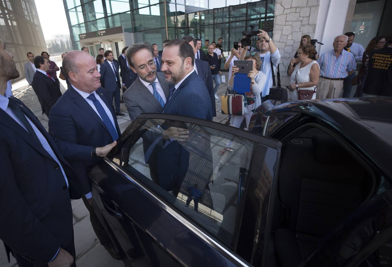 Las autoridades han visitado el nuevo espacio de Andaluces que acogerá a los viajeros del AVE