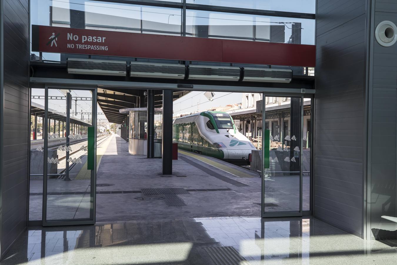 Las autoridades han visitado el nuevo espacio de Andaluces que acogerá a los viajeros del AVE