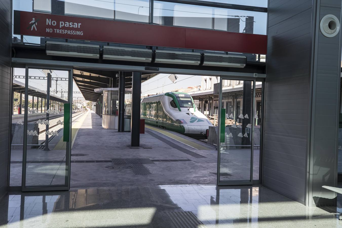 Las autoridades han visitado el nuevo espacio de Andaluces que acogerá a los viajeros del AVE