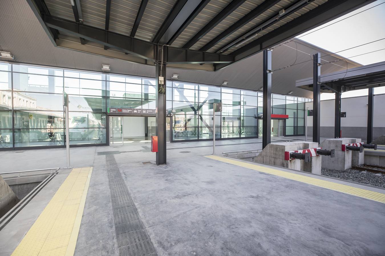 Las autoridades han visitado el nuevo espacio de Andaluces que acogerá a los viajeros del AVE