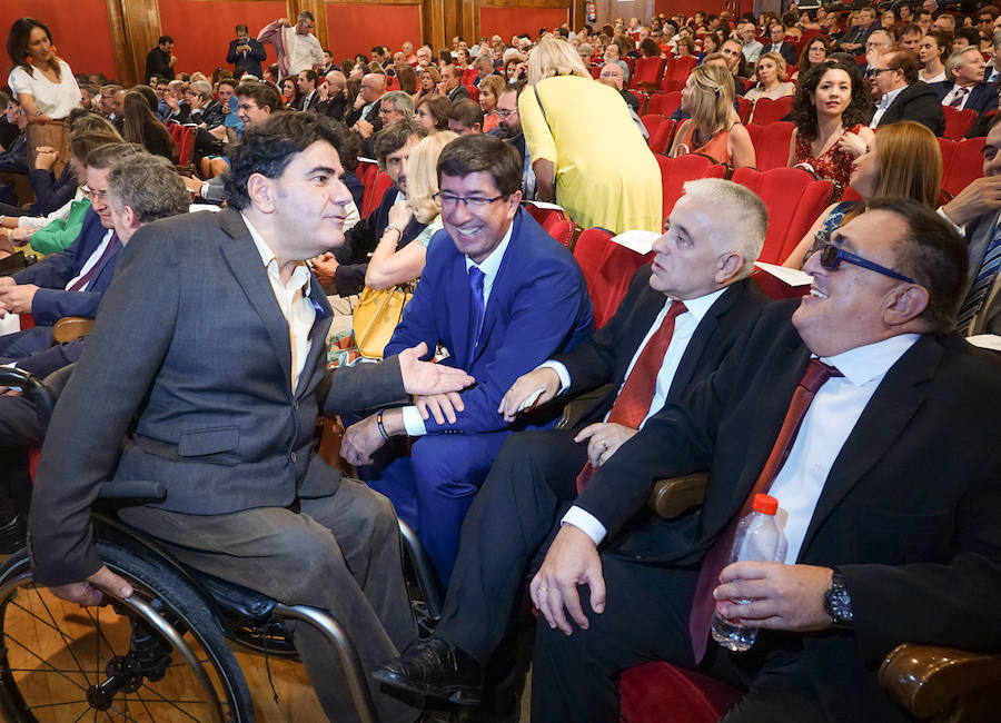 Granada acogió este martes por primera vez la gala de entrega de los Premios Solidarios ONCE, la máxima distinción institucional que otorga la Organización Nacional de Ciegos Españoles en Andalucía a iniciativa de su consejo territorial