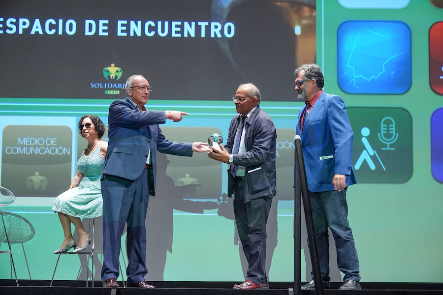 Granada acogió este martes por primera vez la gala de entrega de los Premios Solidarios ONCE, la máxima distinción institucional que otorga la Organización Nacional de Ciegos Españoles en Andalucía a iniciativa de su consejo territorial