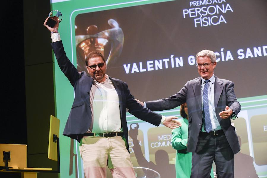 Granada acogió este martes por primera vez la gala de entrega de los Premios Solidarios ONCE, la máxima distinción institucional que otorga la Organización Nacional de Ciegos Españoles en Andalucía a iniciativa de su consejo territorial