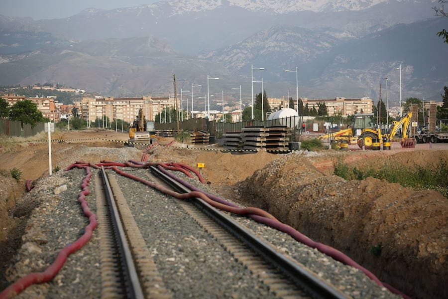 12/05/2015: Obras de construcción del AVE de Granada a su paso por La Chana