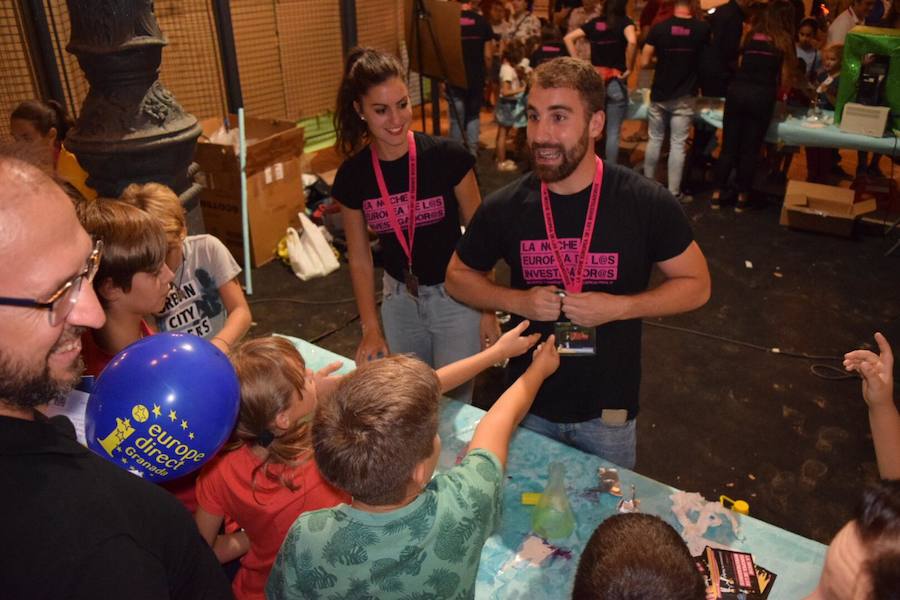 Centenares de niños participan en experimentos al aire libre por la Noche Europea de los Investigadores