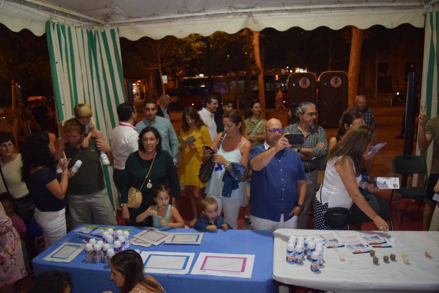 Centenares de niños participan en experimentos al aire libre por la Noche Europea de los Investigadores