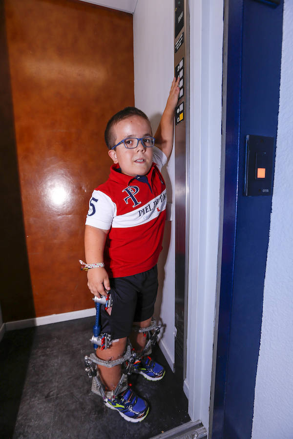 Luis Alberto es un niño motrileño de 12 años, con acondroplasia, que ha tenido la valentía de someterse a una dura operación para ganar 15 centímetros de altura y, sobre todo, mucha autonomía. 