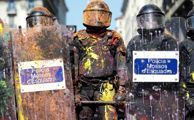 La tensión estalla en las calles de Barcelona en vísperas del 1-O