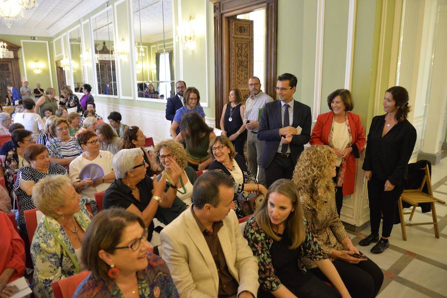 El alcalde de Granada, Paco Cuenca, y la consejera de Igualdad y Políticas Sociales de la Junta de Andalucía, María José Sánchez Rubio han asistido al acto 