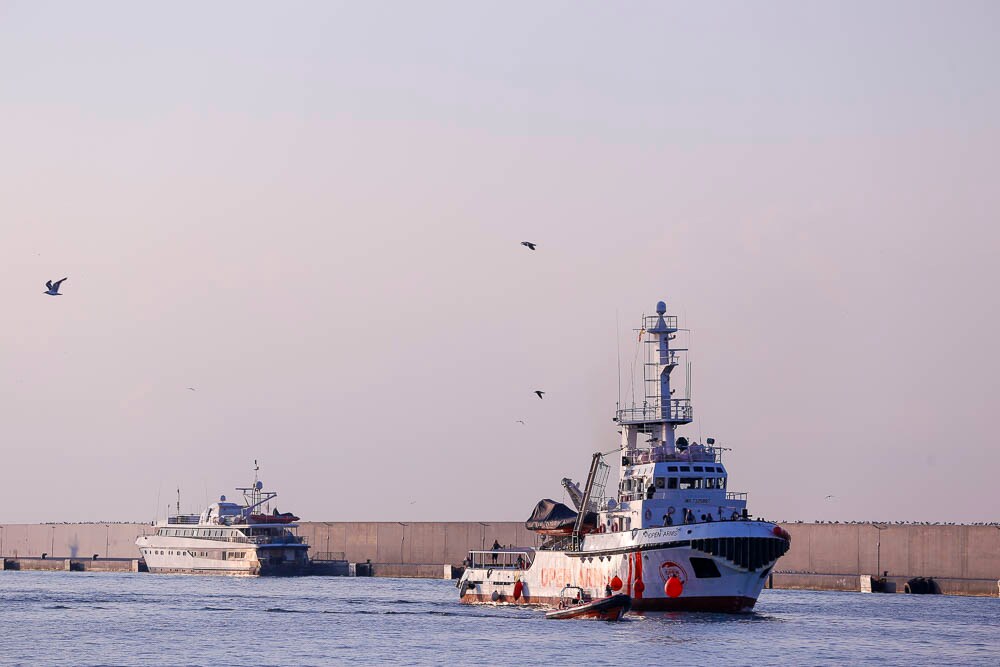 El barco establece aquí su base operativa de manera indefinida