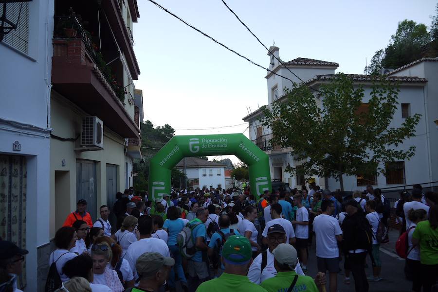 Una jornada de montañismo solidario recauda fondos para la asociación contra las leucodistrofias, enfermedad rara que padece un niño sexitano