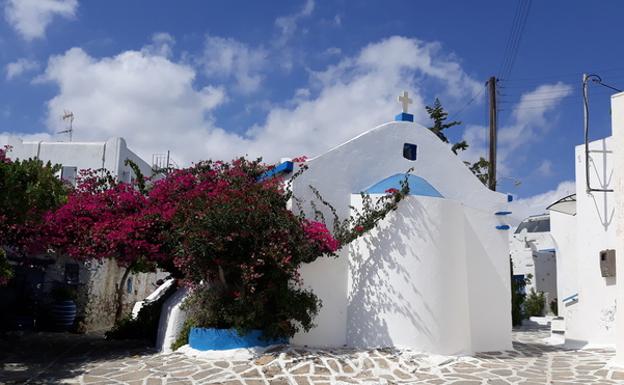 Paros, un paraíso azul y blanco con playas de ensueño y pueblos tradicionales