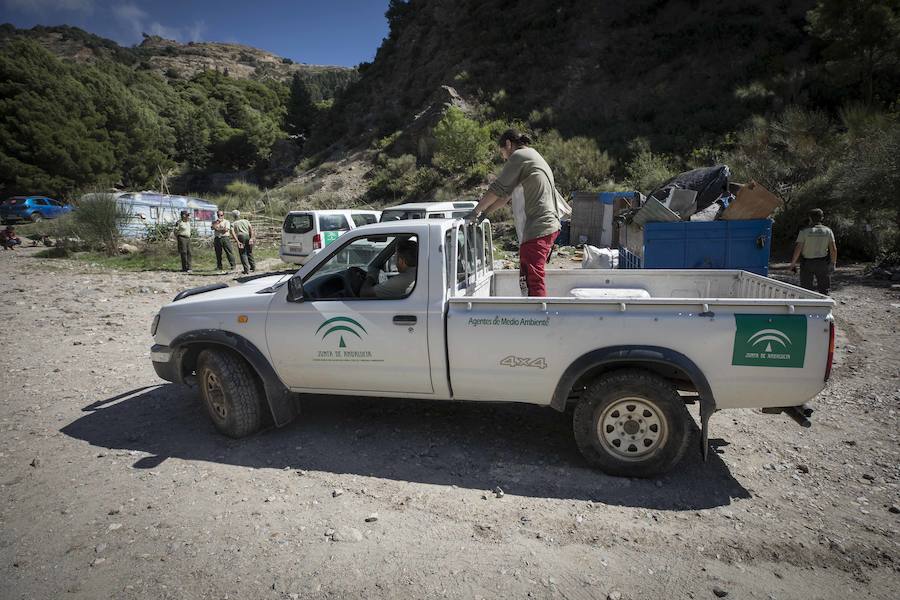La Policía Local de Órgiva retira con grúa más de veinte vehículos con un preaviso de 24 horas
