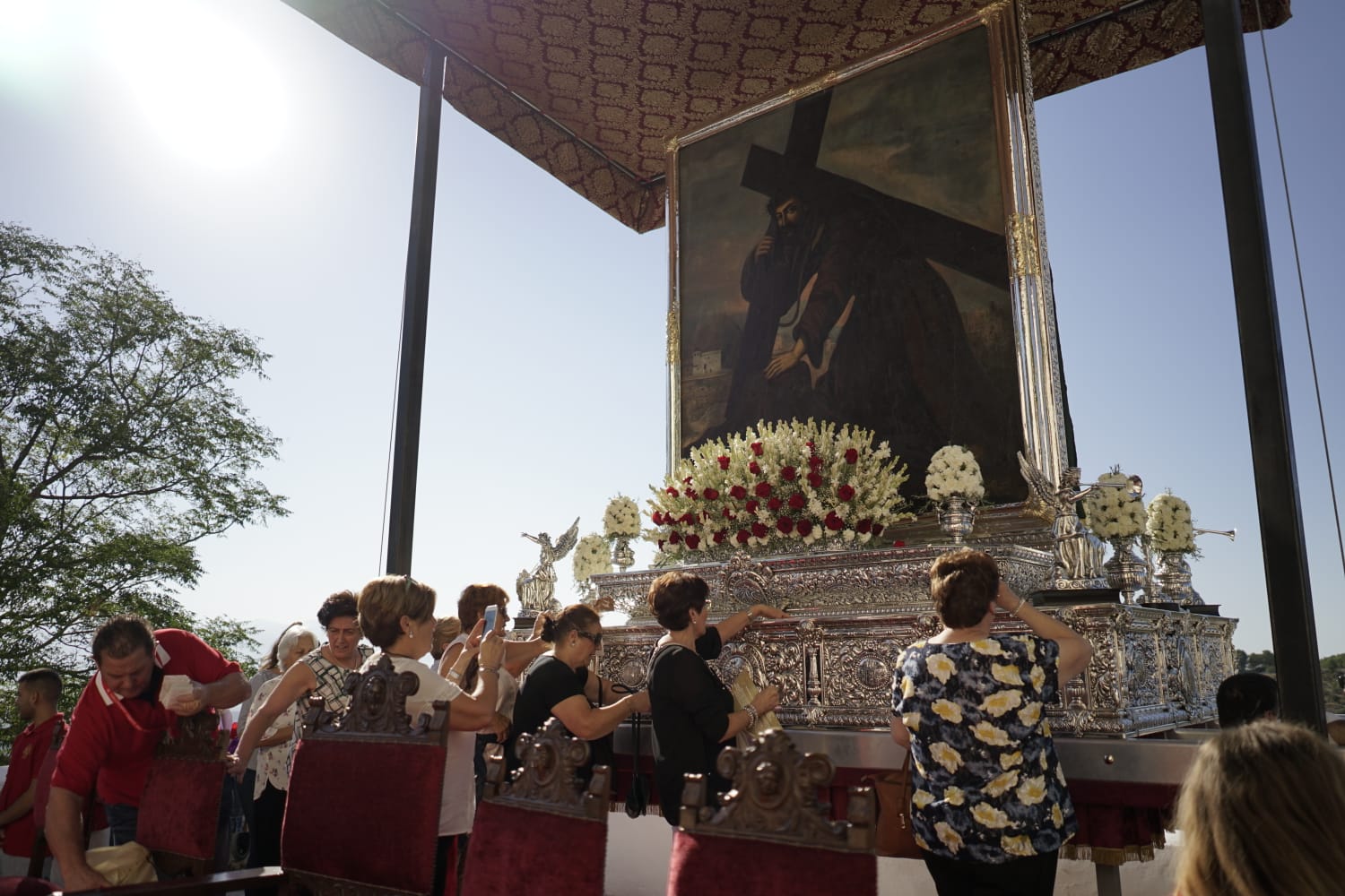 Miles de personas se acercan a este municipio para cumplir con una de las tradiciones más arraigadas en Granada