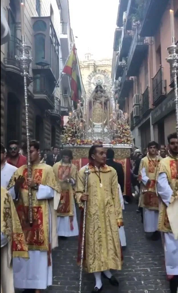 Procesión de la Virgen del Rosario en las calles de Jaén