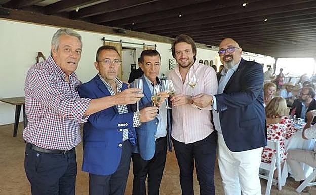 Los caseteros buscan nuevo presidente para su federación