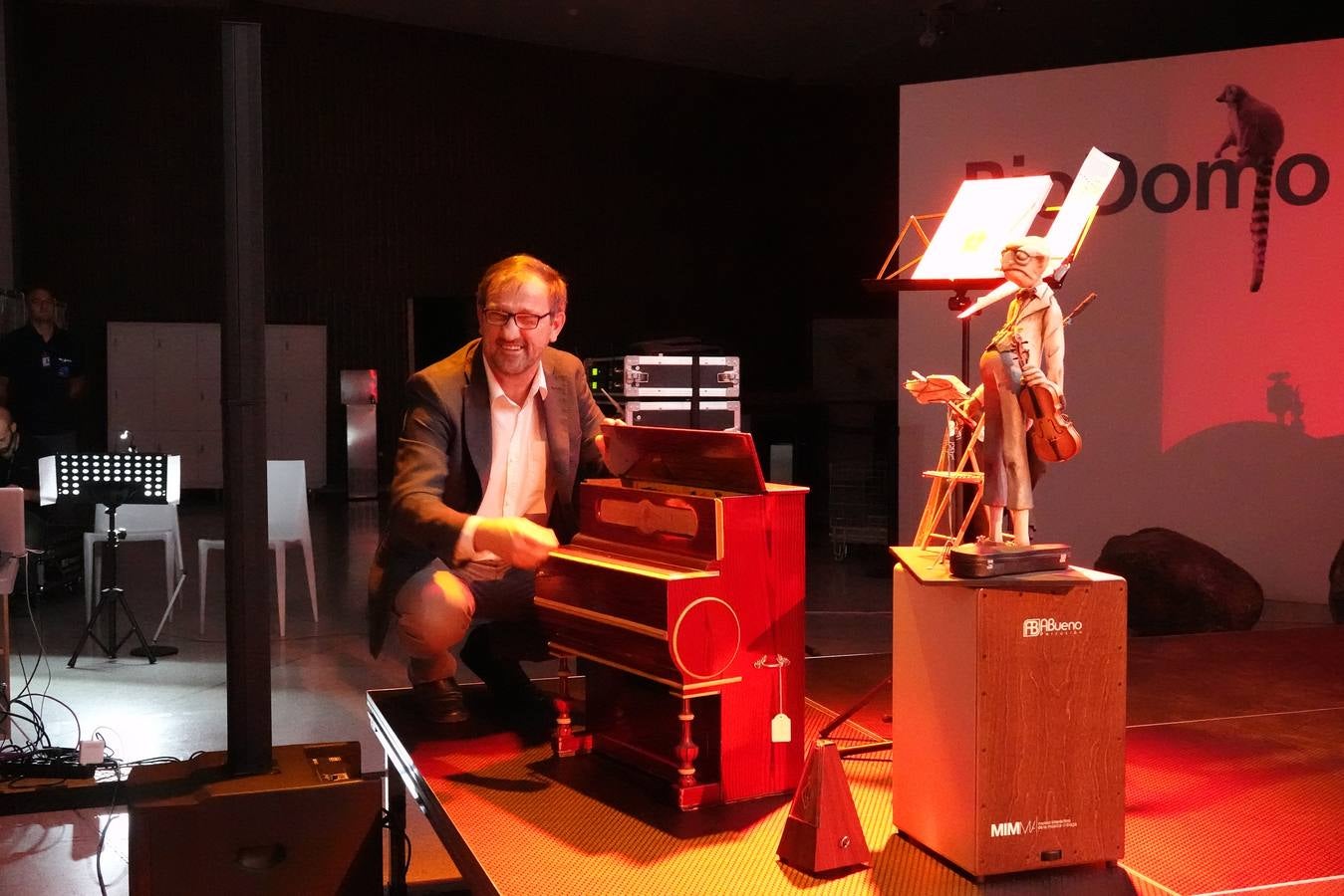 La muestra, inaugurada ayer, supone un acercamiento a la música en su conjunto, desde la raíz del sonido hasta las diversas formas en las que el ser humano lo ha desarrollado y la trama de sensaciones que provoca en él cuando alcanza el oído