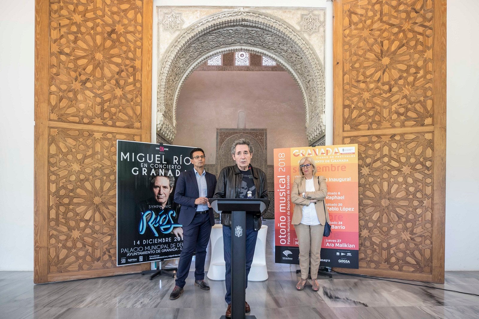 Interpretará grandes clásicos de toda su carrera como 'Bienvenidos', 'Santa Lucía' o 'Rock de una noche de verano', acompañado de su banda, los Black Betty Boys, y una orquesta sinfónica dirigida por Carlos Checa