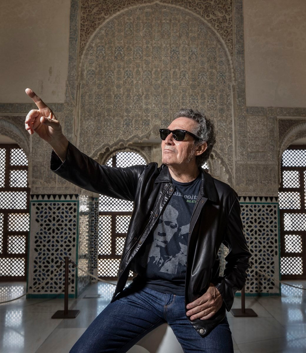 Interpretará grandes clásicos de toda su carrera como 'Bienvenidos', 'Santa Lucía' o 'Rock de una noche de verano', acompañado de su banda, los Black Betty Boys, y una orquesta sinfónica dirigida por Carlos Checa