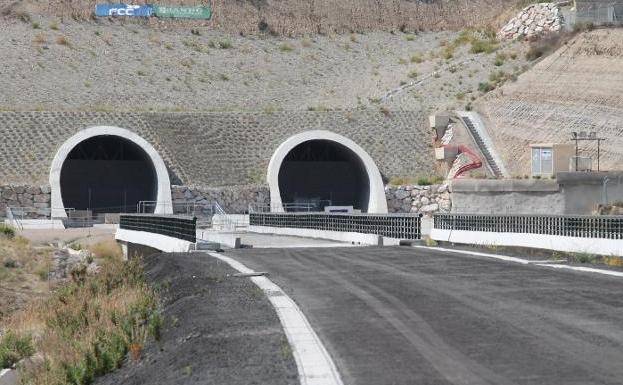 Boca norte de los túneles de Cabrera, que serán los ferroviarios más largos de toda Andalucía cuando se pongan en servicio