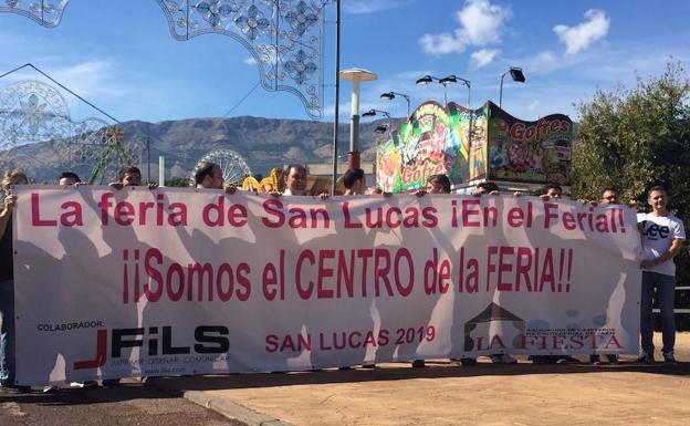 Los caseteros jienenses han protestado hoy en el Ferial.