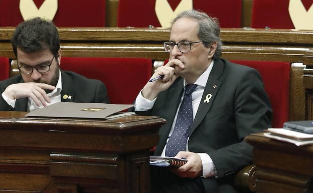 Torra y Aragonès, ayer durante la sesión en el Parlament.