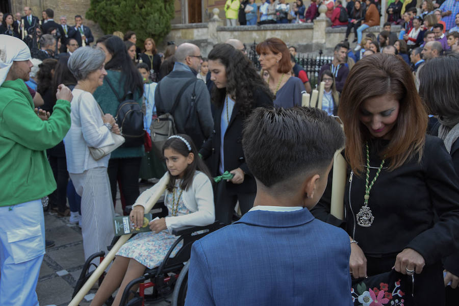 Faltaban escasos minutos para las tres de la tarde cuando la dolorosa que hace trescientos años tallara Risueño llegaba al altar donde será coronada canónicamente la mañana de este sábado 13 de octubre