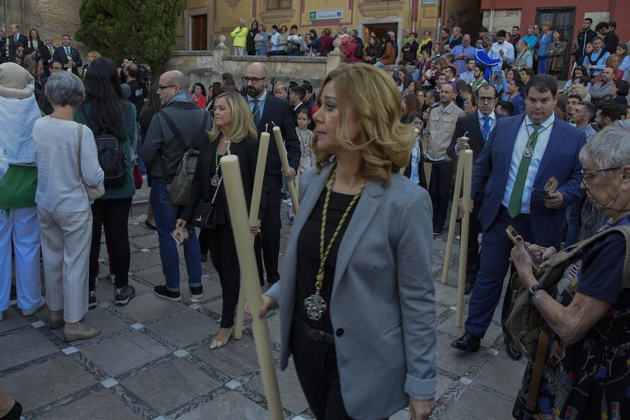 Faltaban escasos minutos para las tres de la tarde cuando la dolorosa que hace trescientos años tallara Risueño llegaba al altar donde será coronada canónicamente la mañana de este sábado 13 de octubre