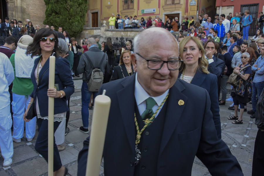 Faltaban escasos minutos para las tres de la tarde cuando la dolorosa que hace trescientos años tallara Risueño llegaba al altar donde será coronada canónicamente la mañana de este sábado 13 de octubre