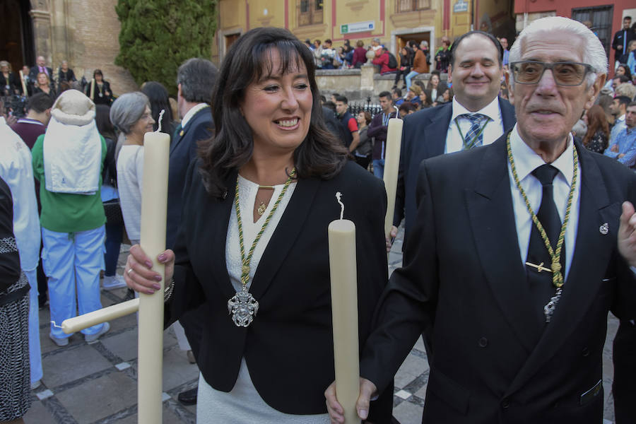 Faltaban escasos minutos para las tres de la tarde cuando la dolorosa que hace trescientos años tallara Risueño llegaba al altar donde será coronada canónicamente la mañana de este sábado 13 de octubre