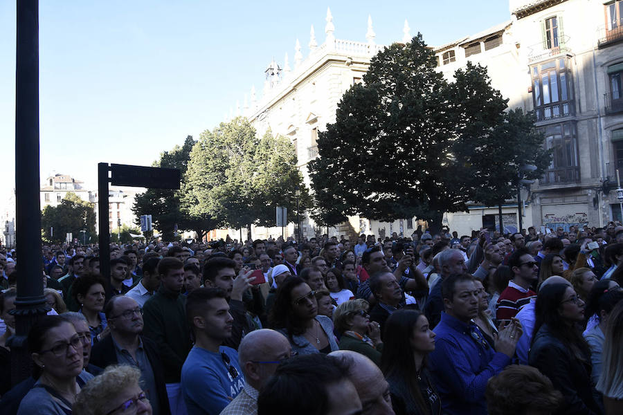 Faltaban escasos minutos para las tres de la tarde cuando la dolorosa que hace trescientos años tallara Risueño llegaba al altar donde será coronada canónicamente la mañana de este sábado 13 de octubre