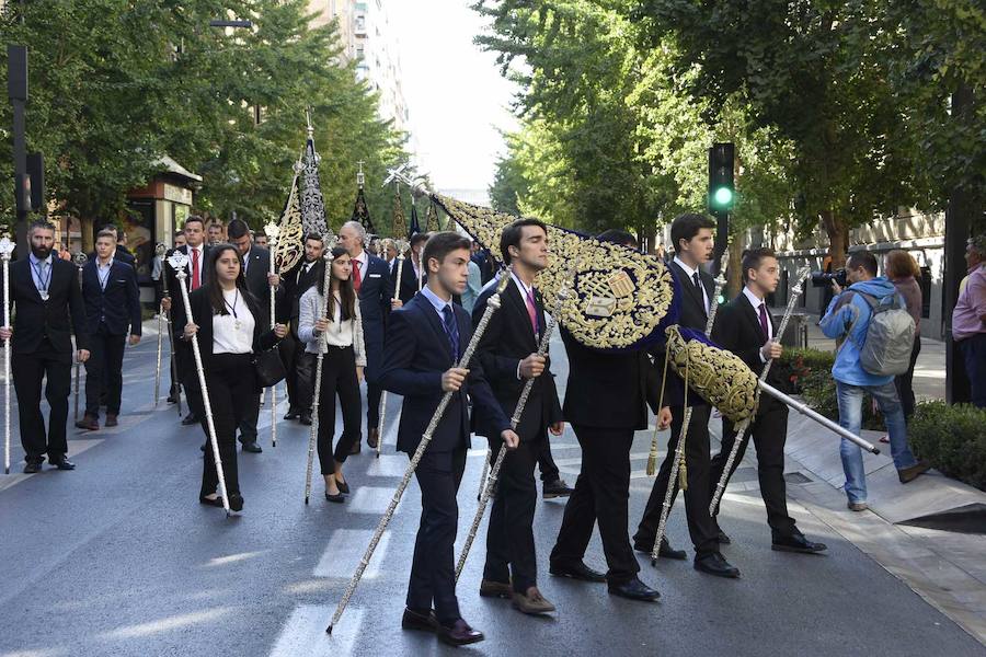 Faltaban escasos minutos para las tres de la tarde cuando la dolorosa que hace trescientos años tallara Risueño llegaba al altar donde será coronada canónicamente la mañana de este sábado 13 de octubre