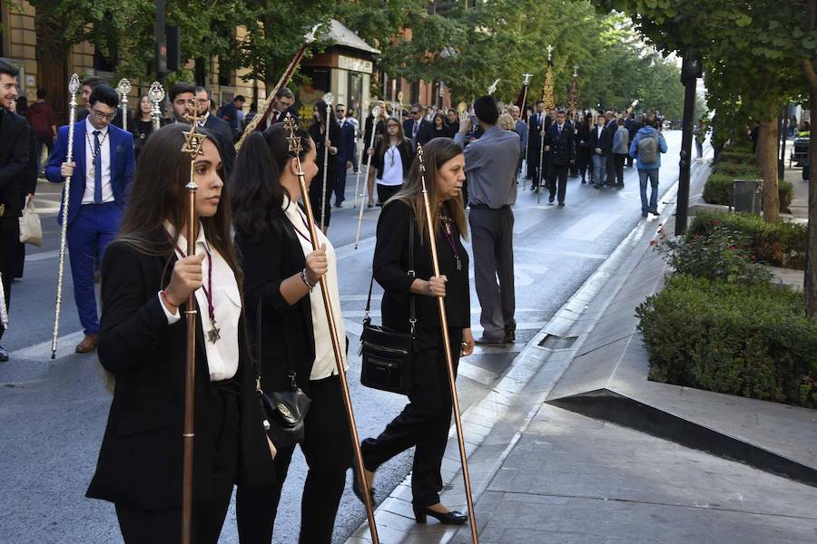 Faltaban escasos minutos para las tres de la tarde cuando la dolorosa que hace trescientos años tallara Risueño llegaba al altar donde será coronada canónicamente la mañana de este sábado 13 de octubre