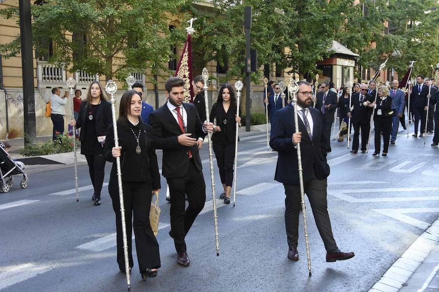 Faltaban escasos minutos para las tres de la tarde cuando la dolorosa que hace trescientos años tallara Risueño llegaba al altar donde será coronada canónicamente la mañana de este sábado 13 de octubre