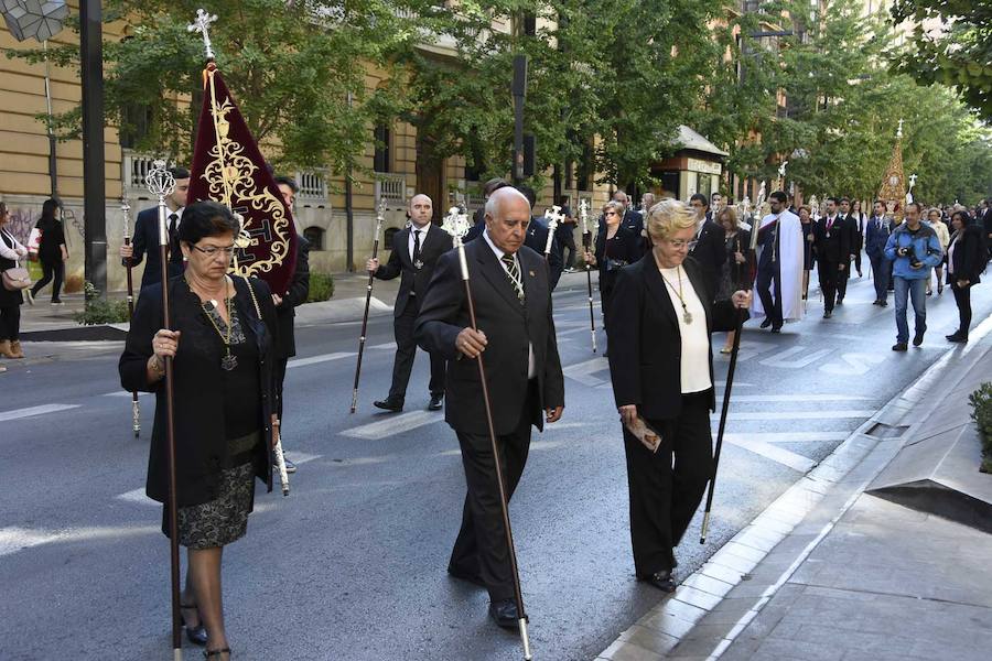 Faltaban escasos minutos para las tres de la tarde cuando la dolorosa que hace trescientos años tallara Risueño llegaba al altar donde será coronada canónicamente la mañana de este sábado 13 de octubre