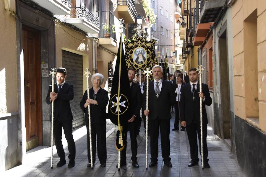 Faltaban escasos minutos para las tres de la tarde cuando la dolorosa que hace trescientos años tallara Risueño llegaba al altar donde será coronada canónicamente la mañana de este sábado 13 de octubre