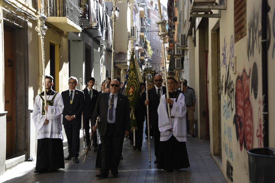 Faltaban escasos minutos para las tres de la tarde cuando la dolorosa que hace trescientos años tallara Risueño llegaba al altar donde será coronada canónicamente la mañana de este sábado 13 de octubre