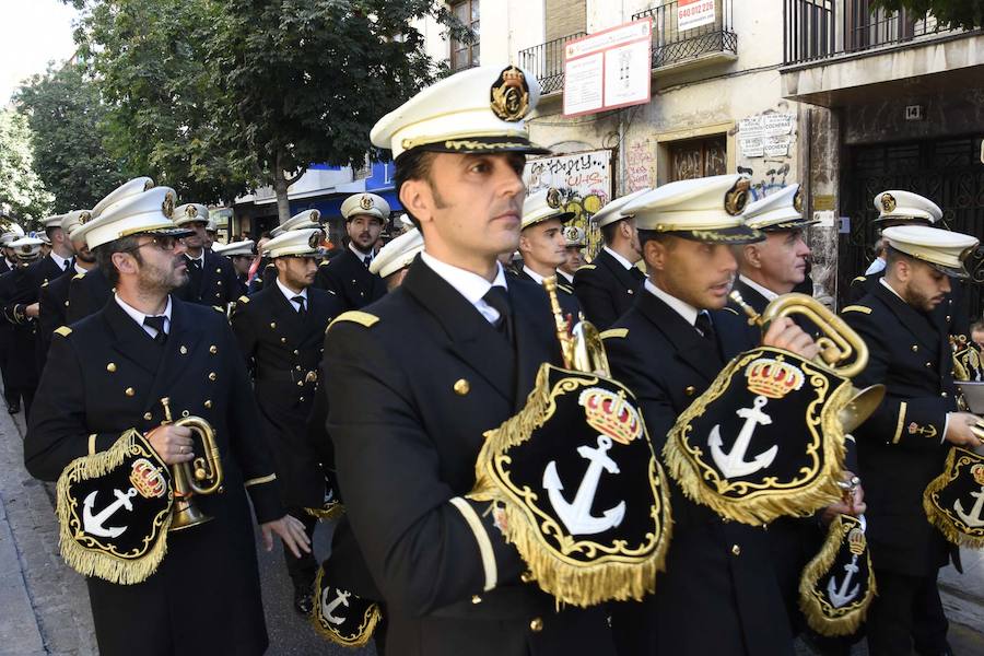 Faltaban escasos minutos para las tres de la tarde cuando la dolorosa que hace trescientos años tallara Risueño llegaba al altar donde será coronada canónicamente la mañana de este sábado 13 de octubre