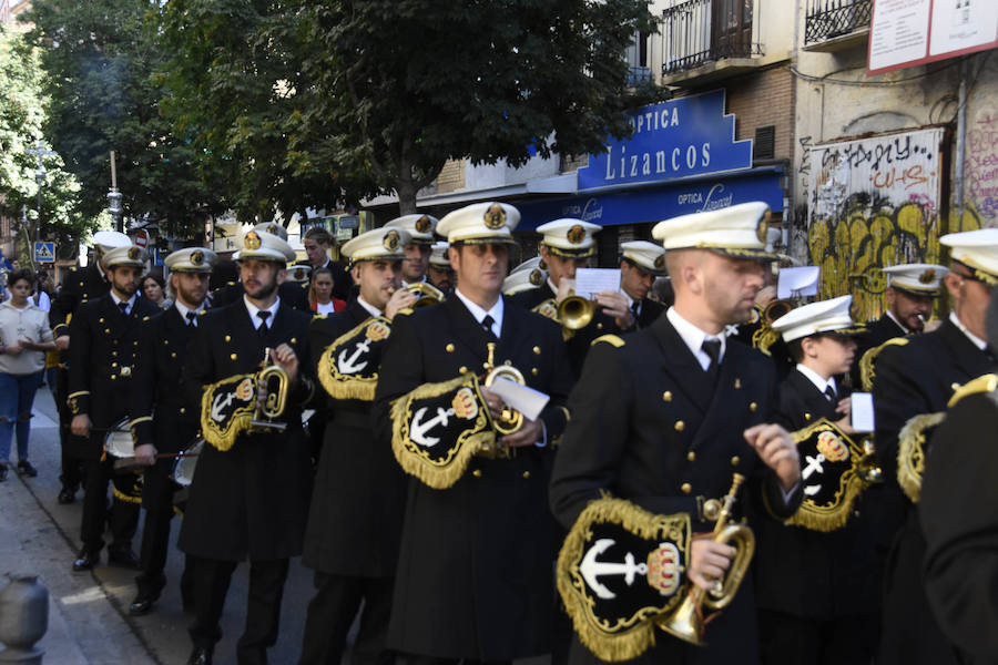 Faltaban escasos minutos para las tres de la tarde cuando la dolorosa que hace trescientos años tallara Risueño llegaba al altar donde será coronada canónicamente la mañana de este sábado 13 de octubre