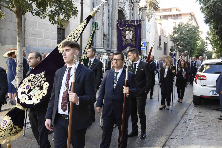 Faltaban escasos minutos para las tres de la tarde cuando la dolorosa que hace trescientos años tallara Risueño llegaba al altar donde será coronada canónicamente la mañana de este sábado 13 de octubre